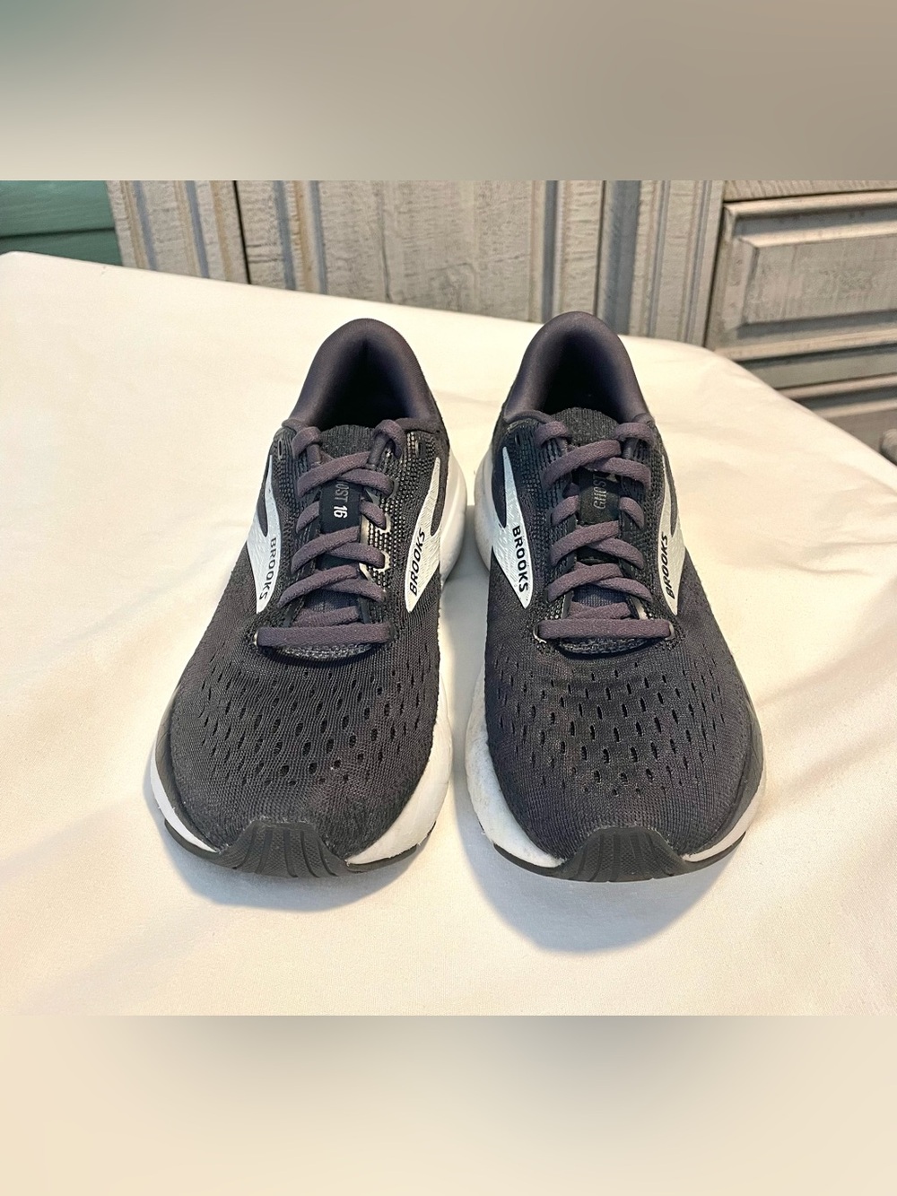 Brooks Ghost 16 Low~Top Running Shoes/Sneakers - Black/White-Lace-Up -Wmn Sz 6.5
